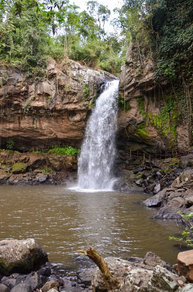Frontansicht Eines Kleinen Wasserfalls Wald Hochland Nicaraguas Flusswasserfalllandschaft Erlebnis Und lizenzfreie Stockbilder