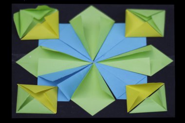 Renkli geometrik kağıt origami