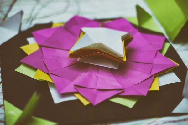 Colorato origami di carta geometrica — Foto Stock