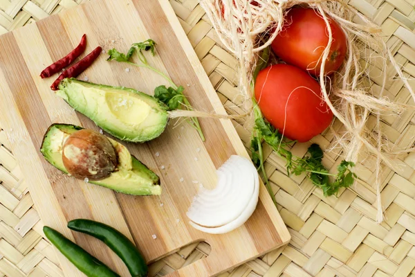 Tabla de cortar con verduras — Foto de Stock