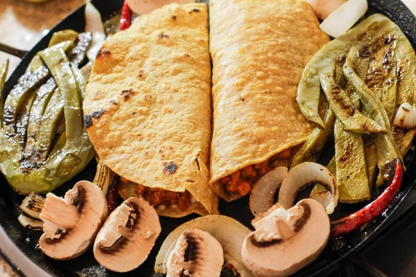 Taco's met Opuntia op hete pan — Stockfoto