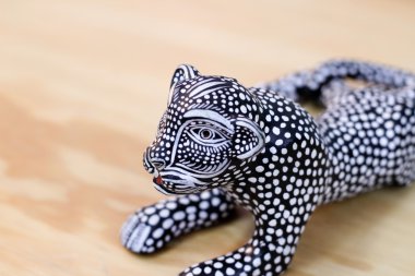 Siyah jaguar veya Panter heykeli