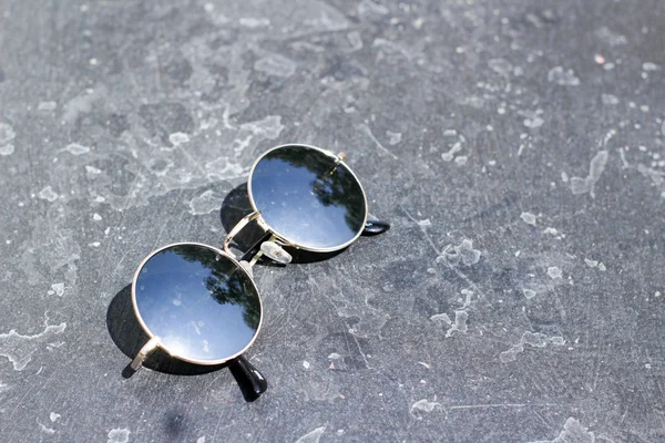 Sunglasses on stone floor — Stock Photo, Image