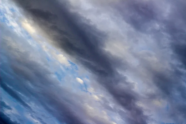 Cielo nuvoloso e luce — Foto Stock