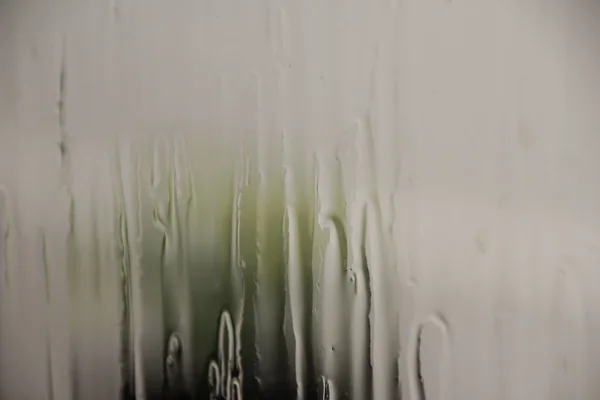 Мокрый стеклянный фон — стоковое фото