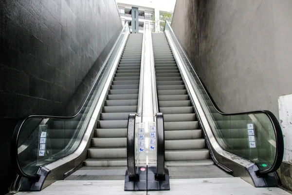 Escaleras eléctricas fotografía — Foto de Stock