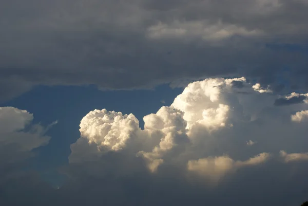 Blue cloudy sky — Stock Photo, Image