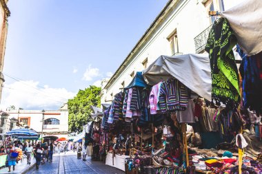 Oaxaca, Oaxaca / Meksika - 01 / 05 / 2021: Oaxaca şehir merkezindeki sokakların ayrıntıları
