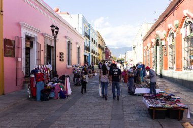 Oaxaca, Oaxaca / Meksika - 01 / 05 / 2021: Oaxaca şehir merkezindeki sokakların ayrıntıları
