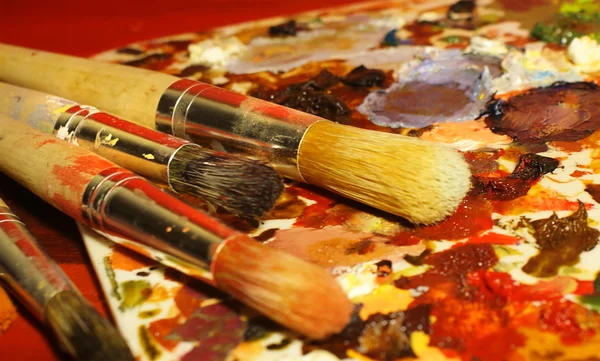 Oil paints and paint brushes — Stock Photo, Image