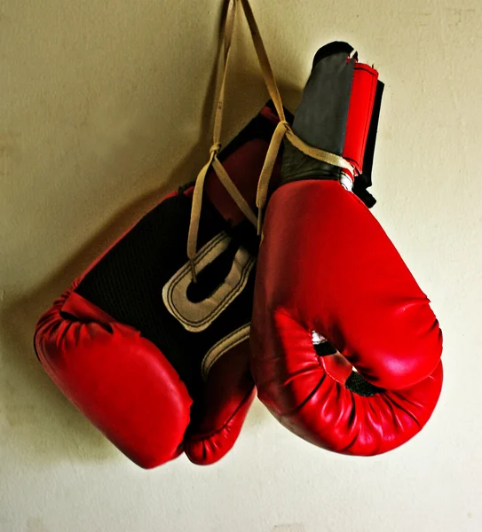 Luvas de boxe vermelho — Fotografia de Stock