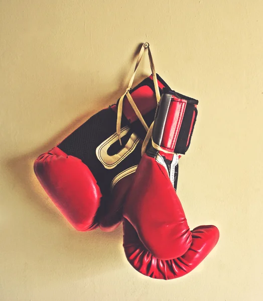 Luvas de boxe vermelho — Fotografia de Stock