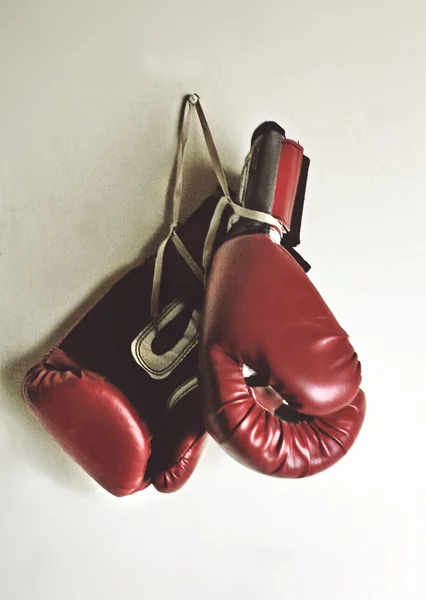 Luvas de boxe vermelho — Fotografia de Stock