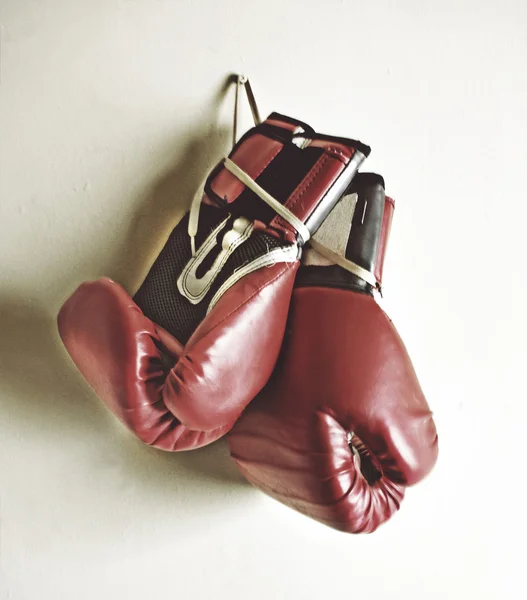 Luvas de boxe vermelho — Fotografia de Stock