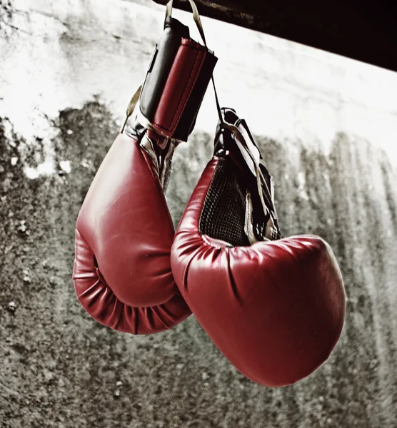 Luvas de boxe vermelho — Fotografia de Stock