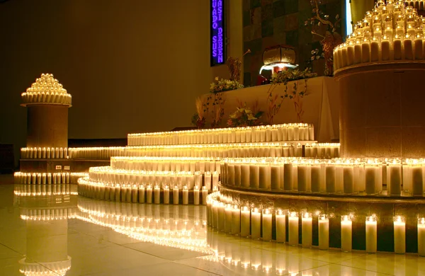 Queimando velas da igreja — Fotografia de Stock