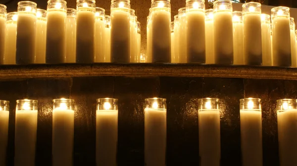 Palenie świec kościelnych — Zdjęcie stockowe