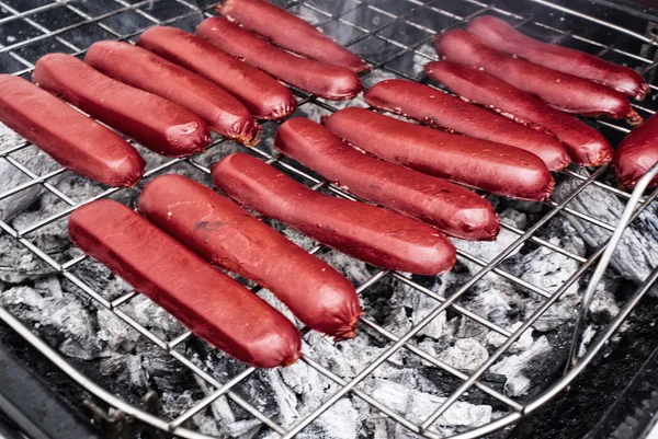 Salsicce rosse alla griglia — Foto Stock