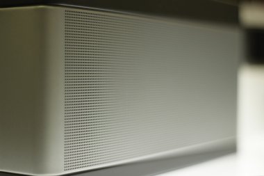 Minimalist nokta deseni hoparlör
