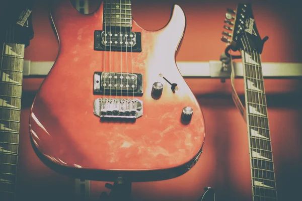 Elektrische gitaren in winkel — Stockfoto