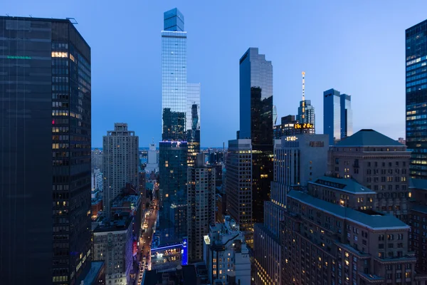 New York skyline de la ville la nuit — Photo