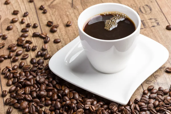 Cup of coffee and coffee beans — Stock Photo, Image