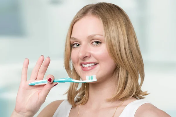 Young Smiling Blonde Woman Shows Her White Teeth Presents Her — Stock Photo, Image