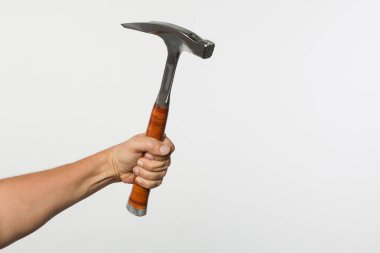 Marangoz çekiciyle el. 