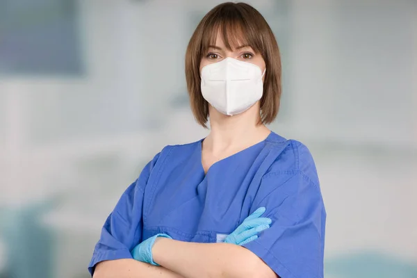 Retrato Uma Médica Autoconfiante Enfermeira Uti Com Máscara Facial Médica — Fotografia de Stock