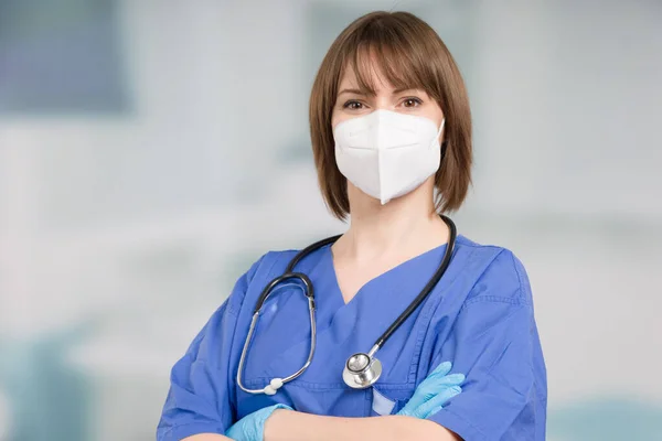 Retrato Uma Médica Enfermeira Uci Com Máscara Facial Médica Estetoscópio — Fotografia de Stock