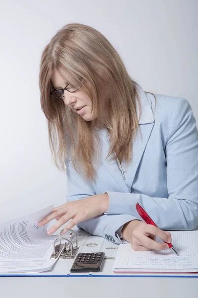 Joven Mujer Negocios Que Trabaja Con Documentos Escritorio Oficina — Foto de Stock