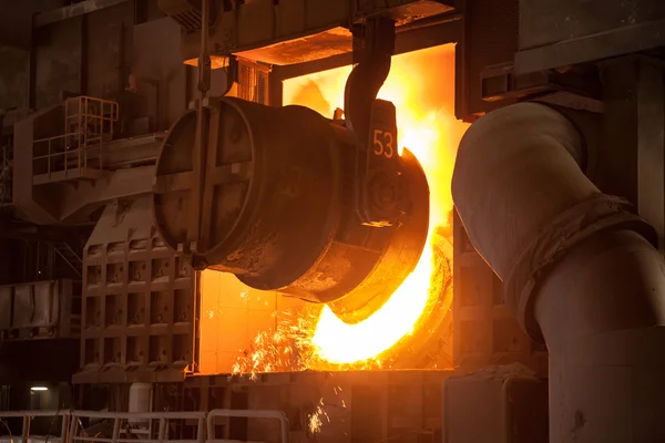 A converter in a steel mill — Stock Photo, Image