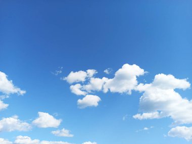 Mavi bulutlu güzel bir manzara. Mavi bulutlu güzel bir manzara..