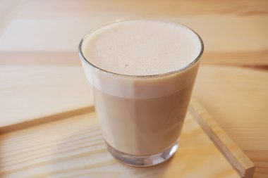 Fincan kapuçino; seçici odak
