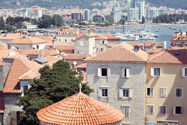 Budva, Karadağ, kırmızı çatılar Kalesi üstten görüntülemek