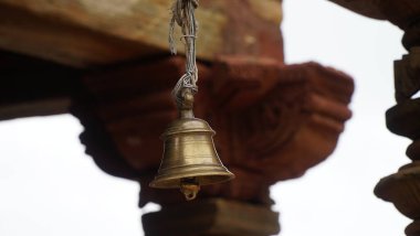 Hindistan 'daki Haşin Tapınak Sikar, Rajasthan, Hindistan' daki Pirinç Tapınağı Çanı.