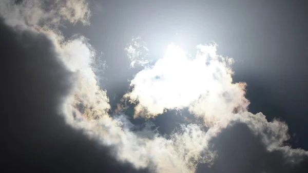 Nuvens Céu Azul Com Raios Sol Feixe Sol Através Névoa — Fotografia de Stock