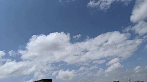 Закат Голубом Небе Голубое Небо Облаками Голубое Небо Облака Летние — стоковое фото