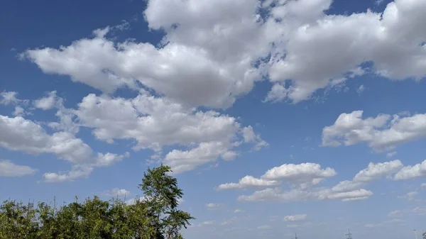 Puesta Sol Cielo Azul Cielo Azul Con Algunas Nubes Nubes — Foto de Stock