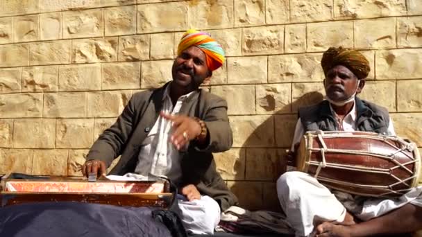 Jaisalmer Rajasthan India Jan 2021 Rajasthani Straatmuzikant Zijn Traditionele Jurk — Stockvideo