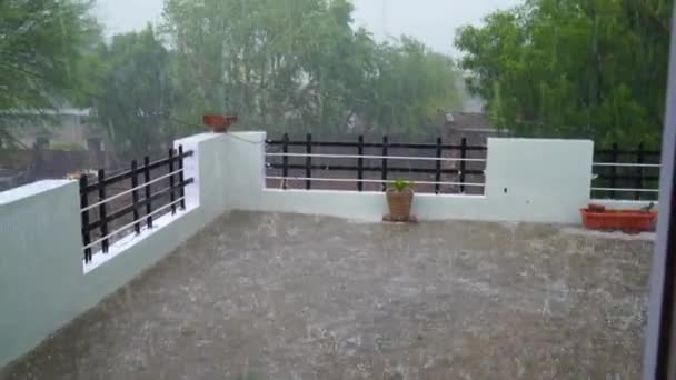 Lluvia Los Aleros Lluvia Del Cielo Que Está Cayendo Pesadamente — Vídeos de Stock