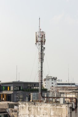 Çoklu antenler ve veri iletimi ile telekomünikasyon Kulesi