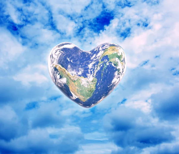 The earth in the shape of a heart, — Stock Photo, Image