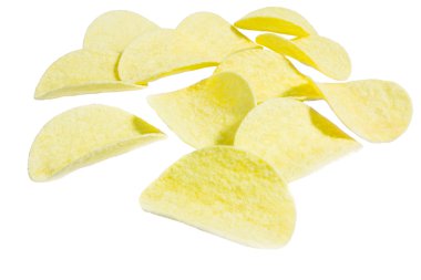 Beyaz arkaplanda patates cipsi