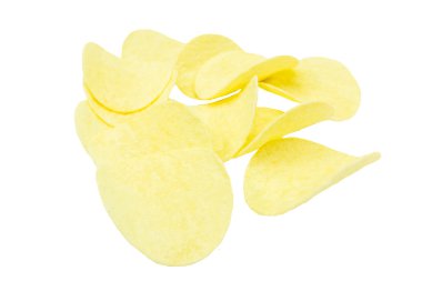 Beyaz arkaplanda patates cipsi