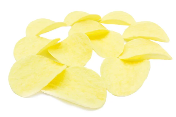 Картопляні чіпси на білому тлі — стокове фото