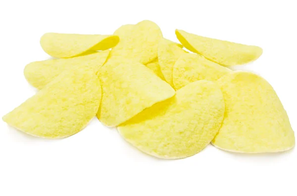 Kartoffelchips auf weißem Hintergrund — Stockfoto