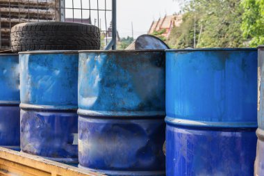 Petrol ve yakıt tankları demiryolu ile taşınıyor.