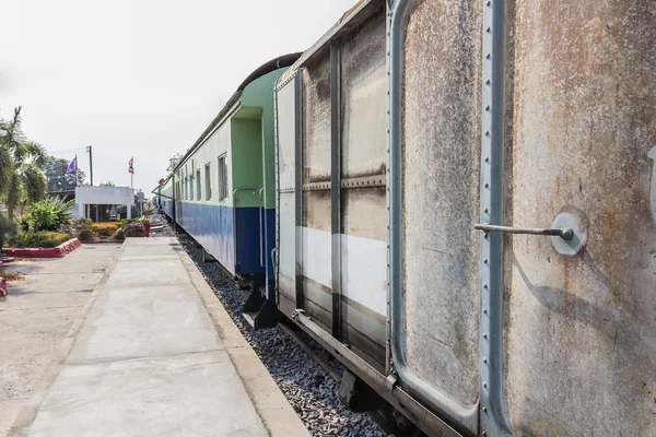 Між візки, які громадських тайського поїзді залізниці — стокове фото