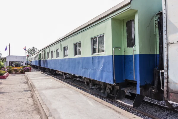 Між візки, які громадських тайського поїзді залізниці — стокове фото